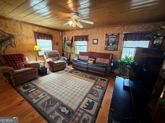 636 Bear Paw Trail, Blue Ridge, GA 30513