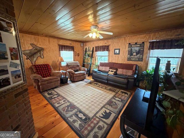 636 Bear Paw Trail, Blue Ridge, GA 30513