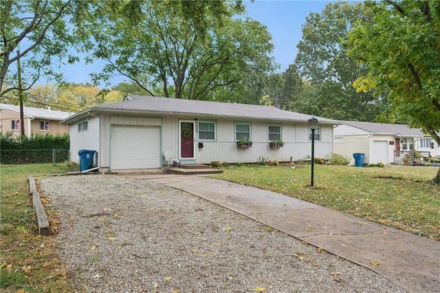 1002 NE Cowden Drive, Gladstone, MO 64118