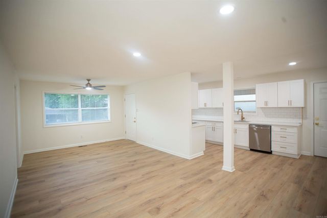 6905 W 34th Street, Little Rock, AR 72204