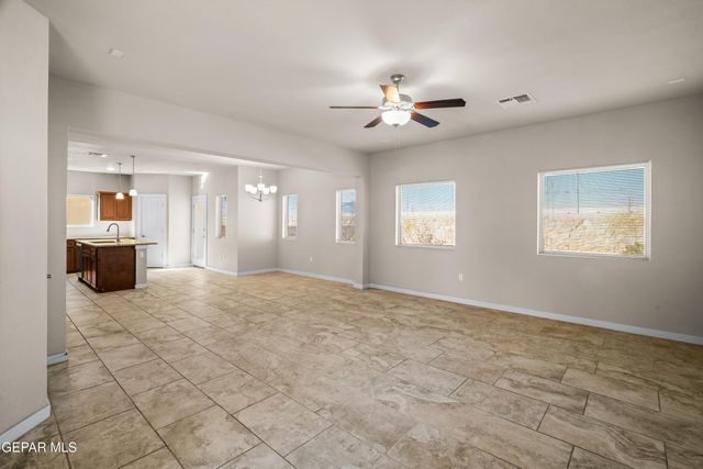 2041 Blue Valley Avenue, Socorro, TX 79927