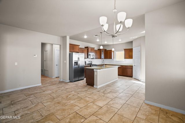 2041 Blue Valley Avenue, Socorro, TX 79927