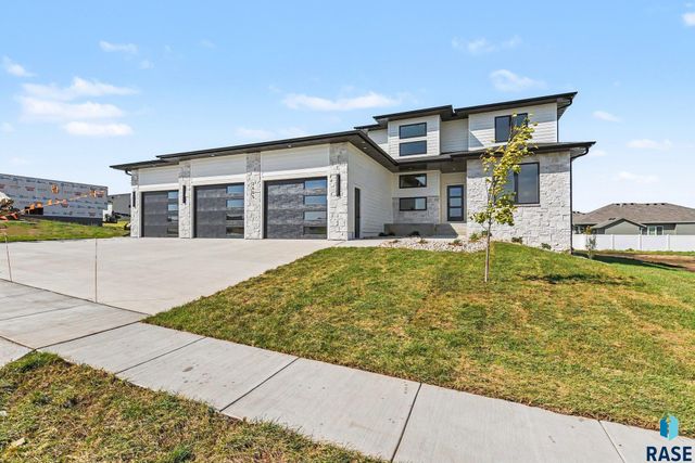 2605 S Maplewood Ave Avenue, Sioux Falls, SD 57110