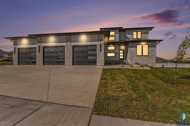 2605 S Maplewood Ave Avenue, Sioux Falls, SD 57110