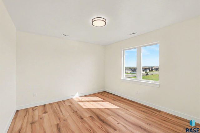 2605 S Maplewood Ave Avenue, Sioux Falls, SD 57110