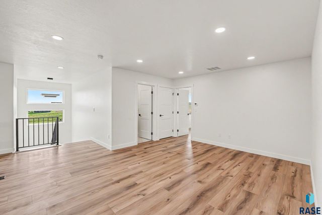 2605 S Maplewood Ave Avenue, Sioux Falls, SD 57110