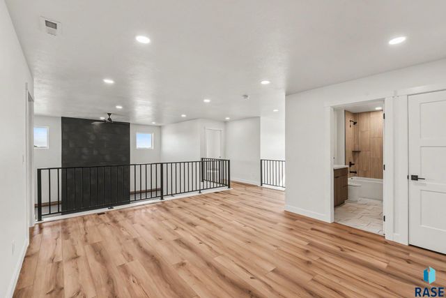 2605 S Maplewood Ave Avenue, Sioux Falls, SD 57110
