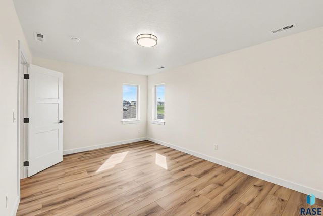 2605 S Maplewood Ave Avenue, Sioux Falls, SD 57110