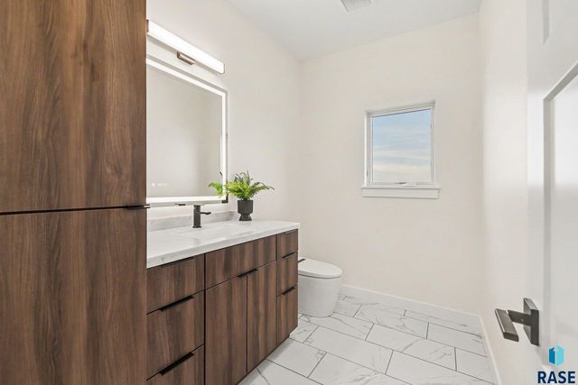 2605 S Maplewood Ave Avenue, Sioux Falls, SD 57110