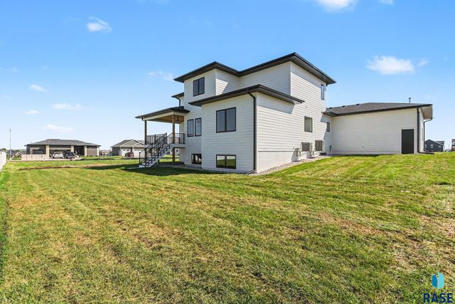 2605 S Maplewood Ave Avenue, Sioux Falls, SD 57110