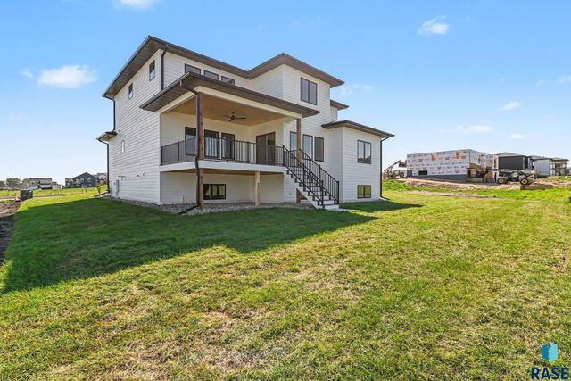 2605 S Maplewood Ave Avenue, Sioux Falls, SD 57110