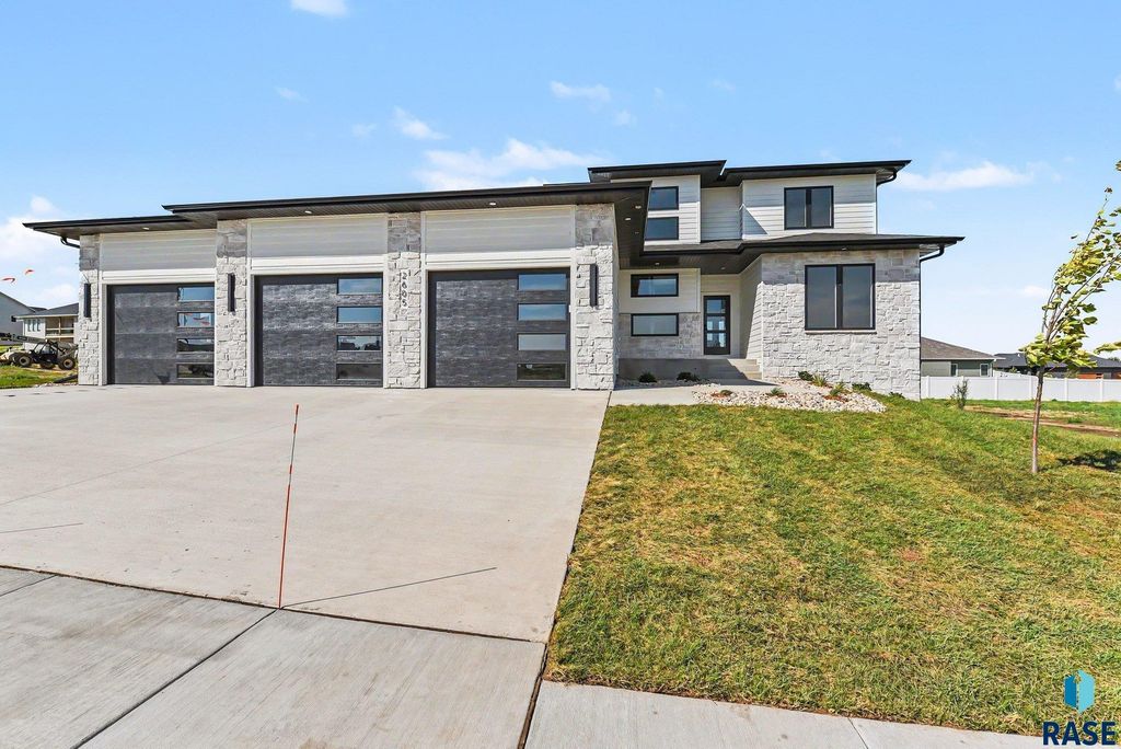 2605 S Maplewood Ave Avenue, Sioux Falls, SD 57110