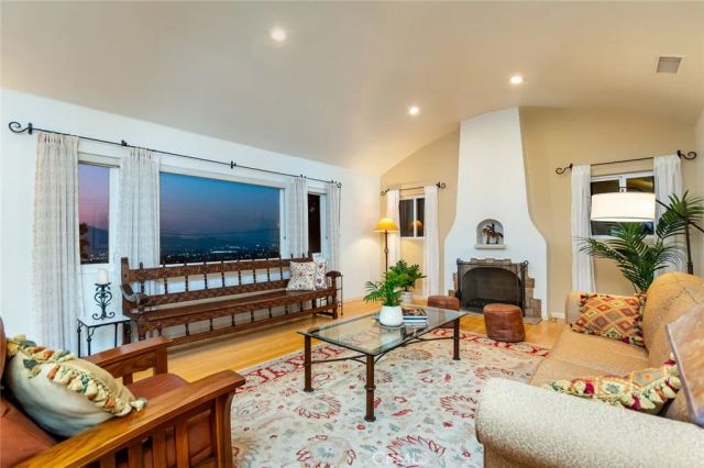 1404 Corona Drive, Glendale, CA 91205