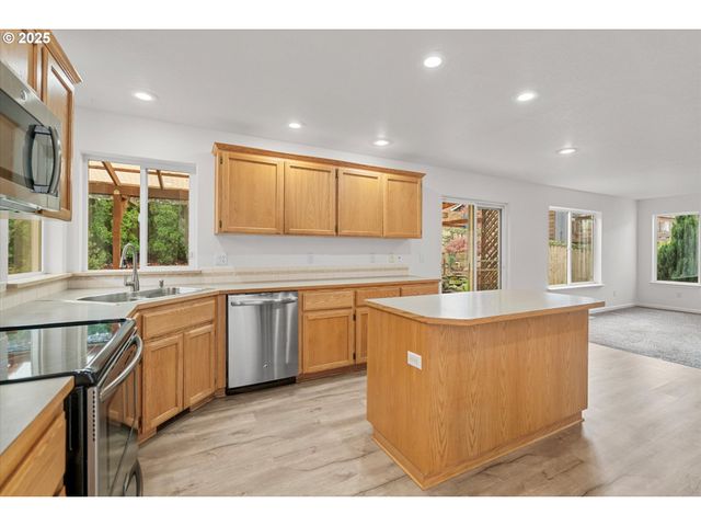 12262 Sw 114TH Ter, Portland, OR 97223