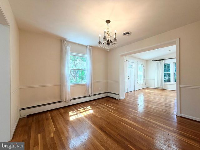 7529 CAYUGA AVE, Bethesda, MD 20817
