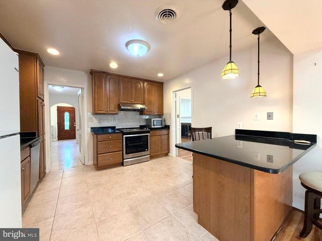 7529 CAYUGA AVE, Bethesda, MD 20817