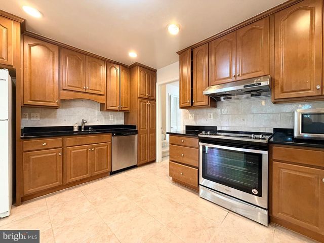 7529 CAYUGA AVE, Bethesda, MD 20817
