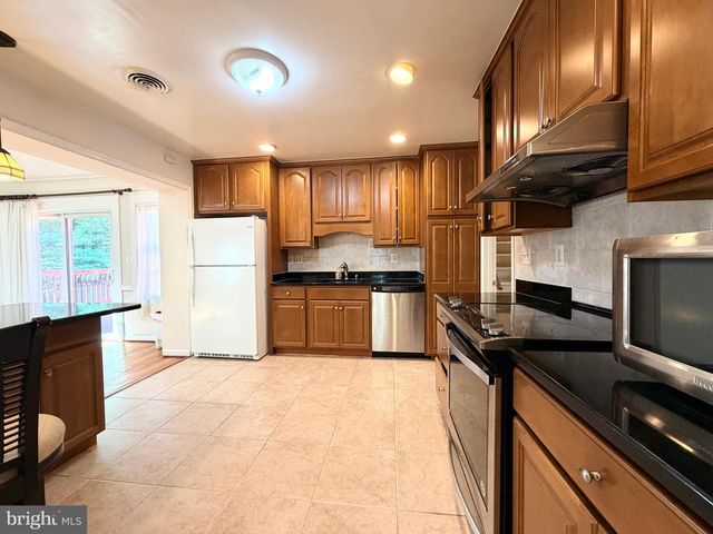 7529 CAYUGA AVE, Bethesda, MD 20817