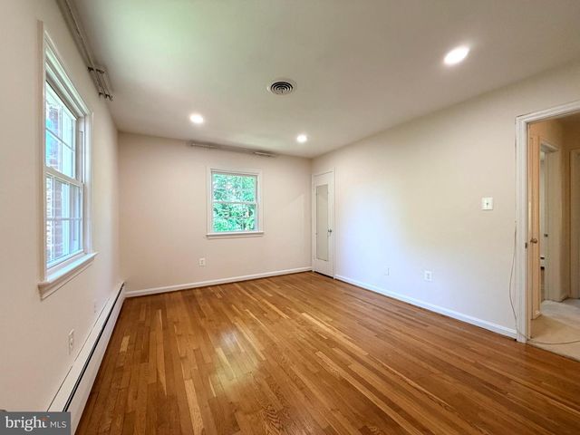 7529 CAYUGA AVE, Bethesda, MD 20817