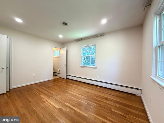 7529 CAYUGA AVE, Bethesda, MD 20817