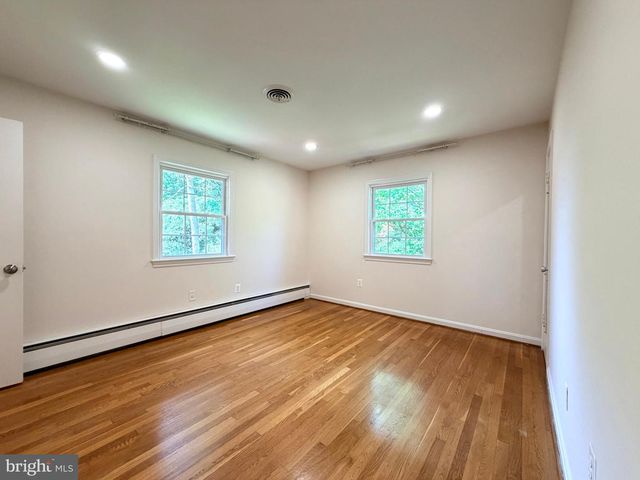 7529 CAYUGA AVE, Bethesda, MD 20817