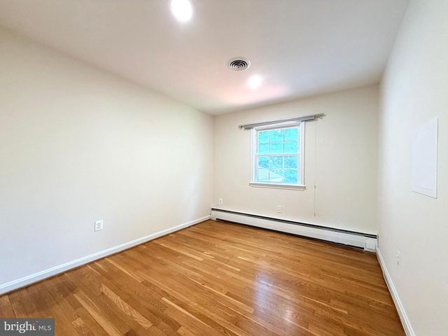 7529 CAYUGA AVE, Bethesda, MD 20817