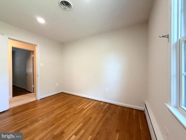 7529 CAYUGA AVE, Bethesda, MD 20817