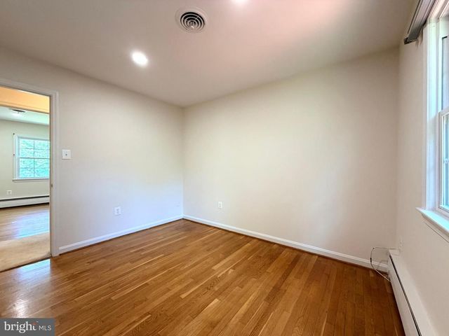 7529 CAYUGA AVE, Bethesda, MD 20817