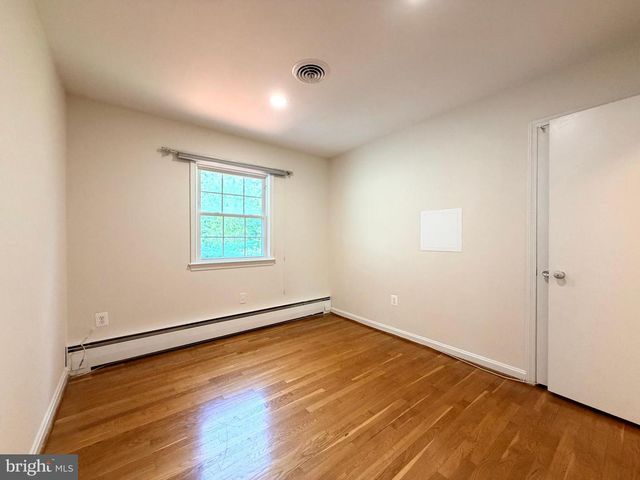 7529 CAYUGA AVE, Bethesda, MD 20817
