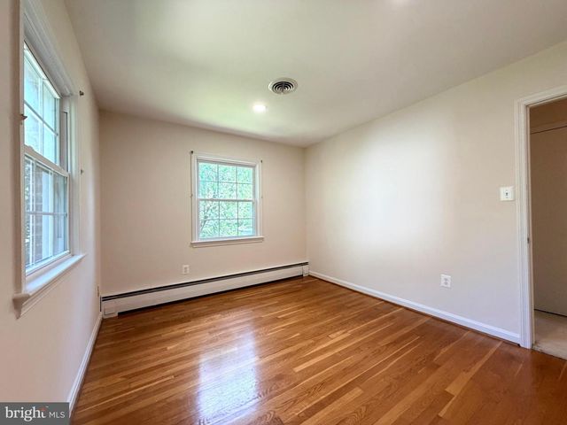 7529 CAYUGA AVE, Bethesda, MD 20817