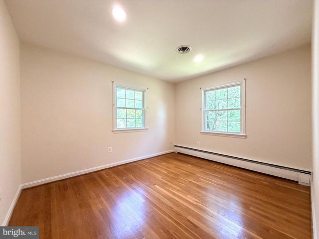 7529 CAYUGA AVE, Bethesda, MD 20817