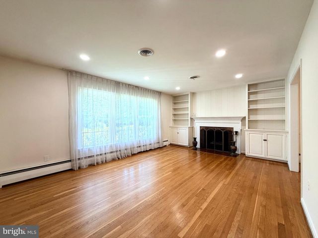 7529 CAYUGA AVE, Bethesda, MD 20817