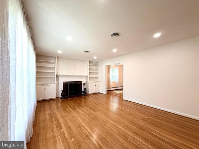 7529 CAYUGA AVE, Bethesda, MD 20817