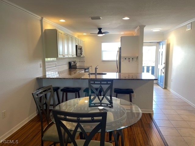 632 Victoria DR 201, Cape Coral, FL 33904