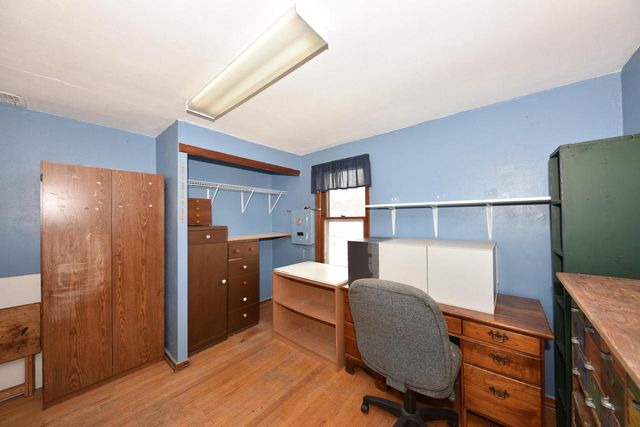 4720 W Montrose AVENUE, Milwaukee, WI 53219