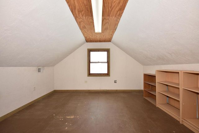 4720 W Montrose AVENUE, Milwaukee, WI 53219