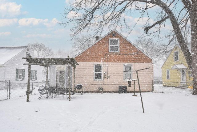 4720 W Montrose AVENUE, Milwaukee, WI 53219