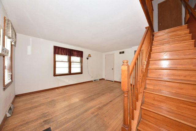 4720 W Montrose AVENUE, Milwaukee, WI 53219