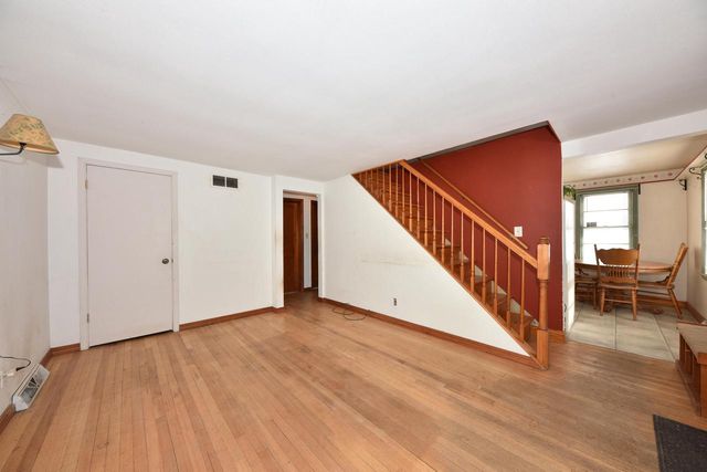 4720 W Montrose AVENUE, Milwaukee, WI 53219