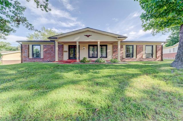 3975 Highwillow Drive, Florissant, MO 63033