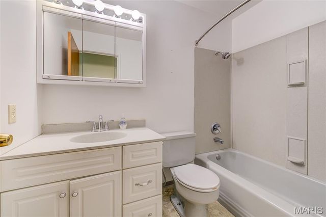 3975 Highwillow Drive, Florissant, MO 63033