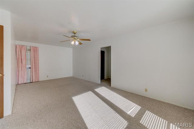 3975 Highwillow Drive, Florissant, MO 63033