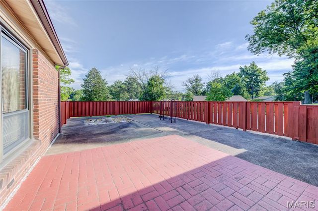 3975 Highwillow Drive, Florissant, MO 63033