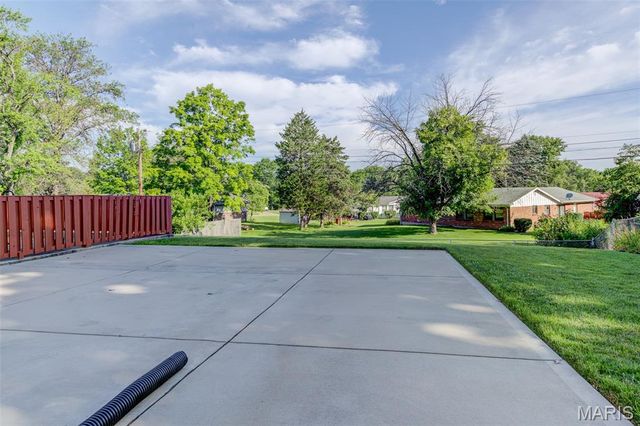 3975 Highwillow Drive, Florissant, MO 63033