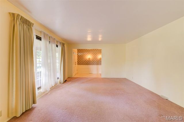 3975 Highwillow Drive, Florissant, MO 63033