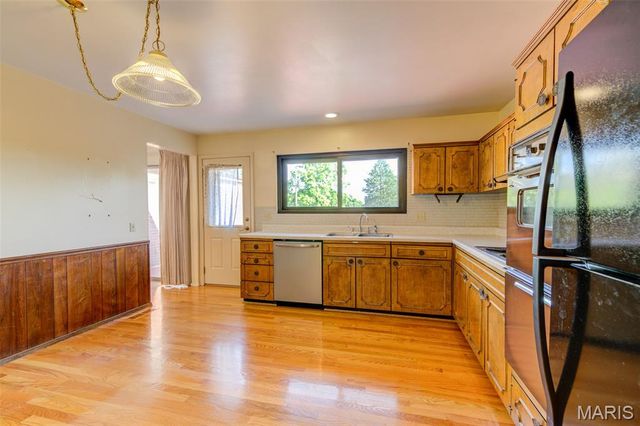 3975 Highwillow Drive, Florissant, MO 63033