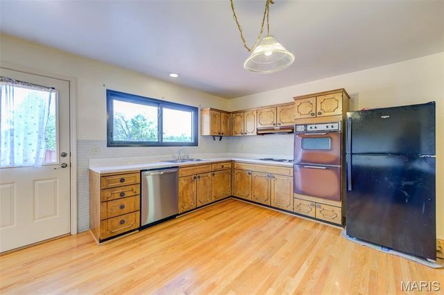 3975 Highwillow Drive, Florissant, MO 63033