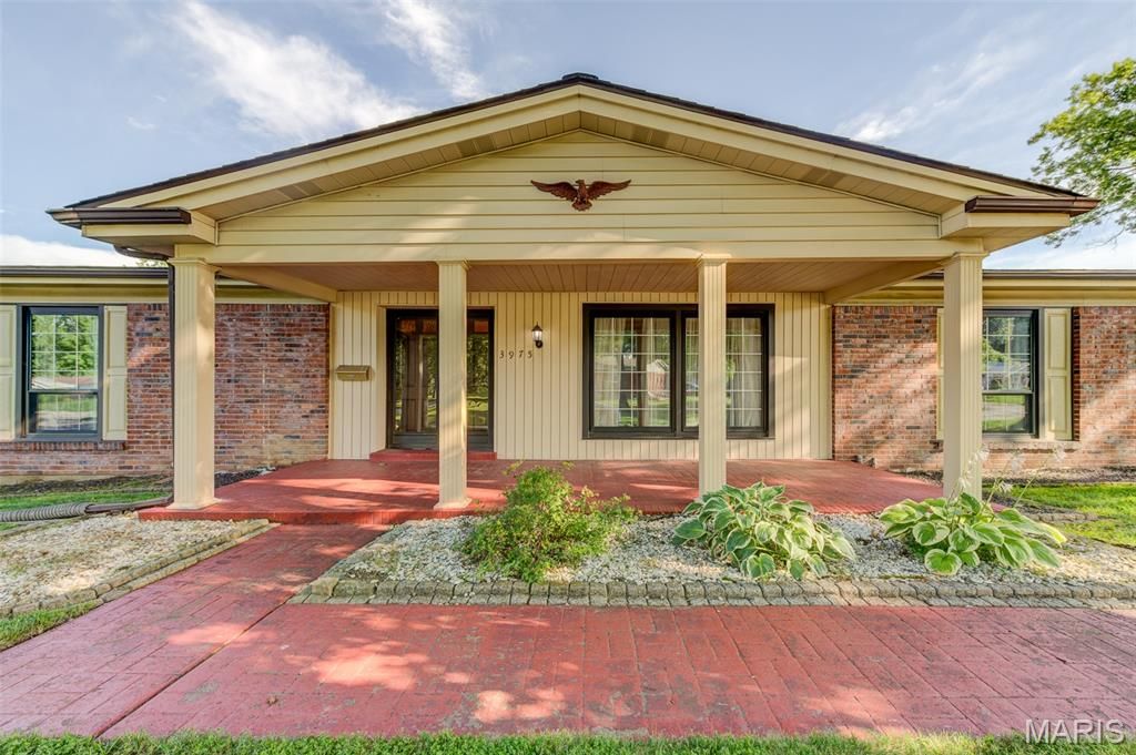 3975 Highwillow Drive, Florissant, MO 63033