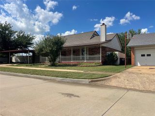 901 NE 6th Street, Moore, OK 73160