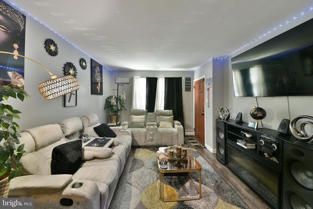 203 ROBBINS ST, Philadelphia, PA 19111